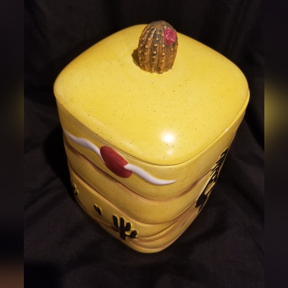 Ceramic Container - Picture 5 of 11